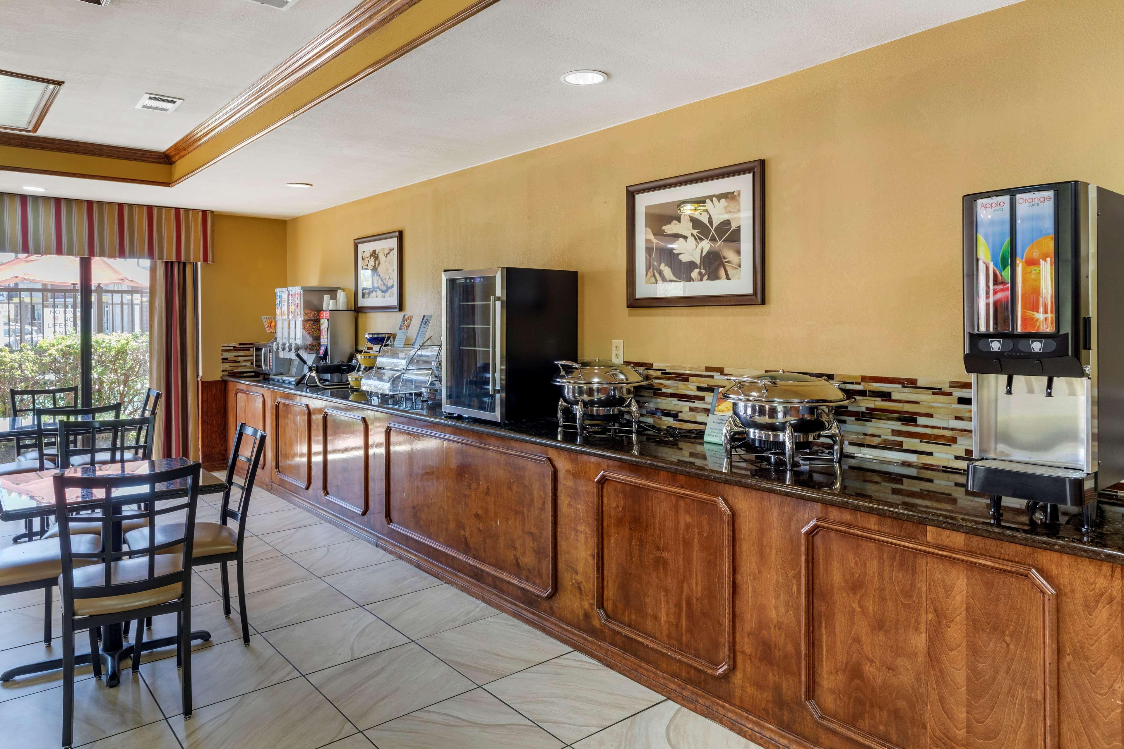 Best Western Lindale Inn Εξωτερικό φωτογραφία