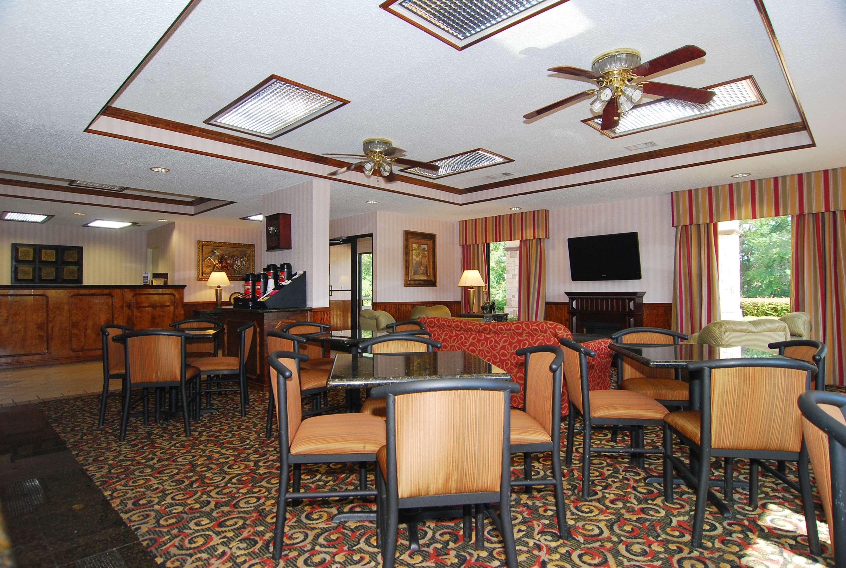 Best Western Lindale Inn Εξωτερικό φωτογραφία